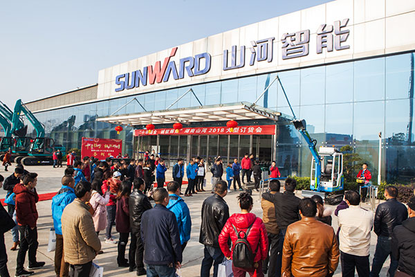 十年相随，，，，，，，，成绩相互，，，，，，，，来听听恒峰g22智能挖掘机客户的真实声音