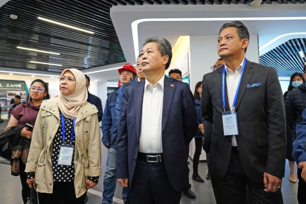 东盟联合参访团考察恒峰g22智能