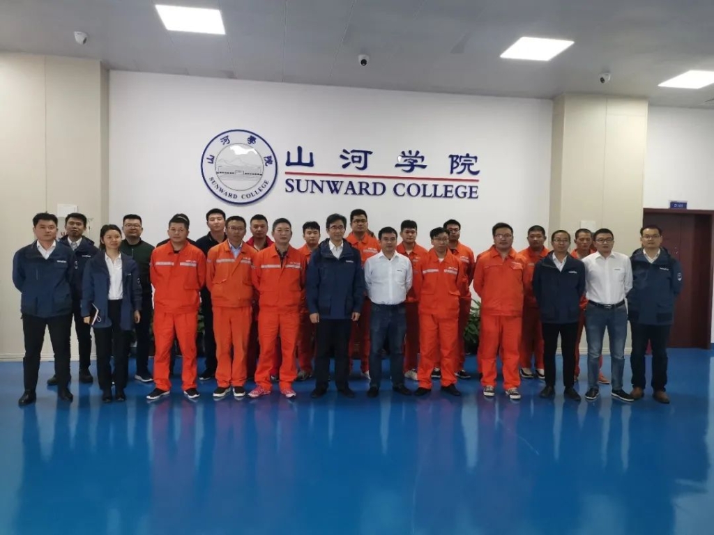 做恒峰g22的客户，，，，，，，我们宠你！ ——葛洲坝易普力公司项目向导及主干凿岩产品知识培训