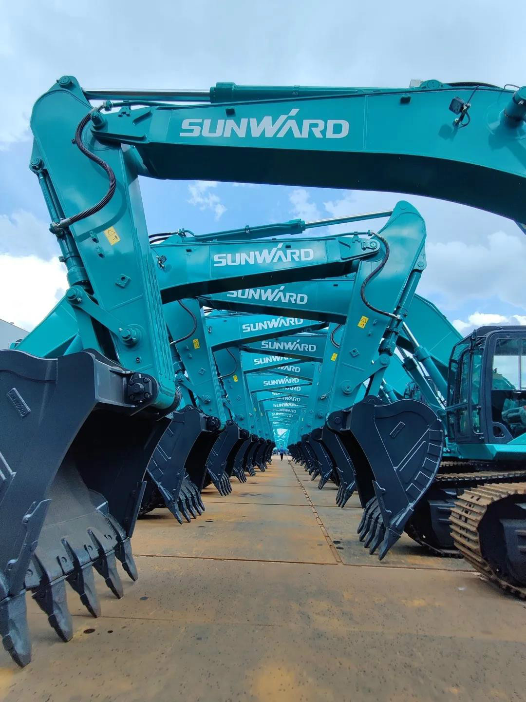 以先导式立异实现挖掘机从无到有，，，，，，，，从小到大，，，，，，，，从大到强！