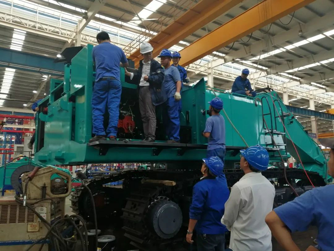 立异再出效果！恒峰g22智能超大型履带式液压挖掘机下线