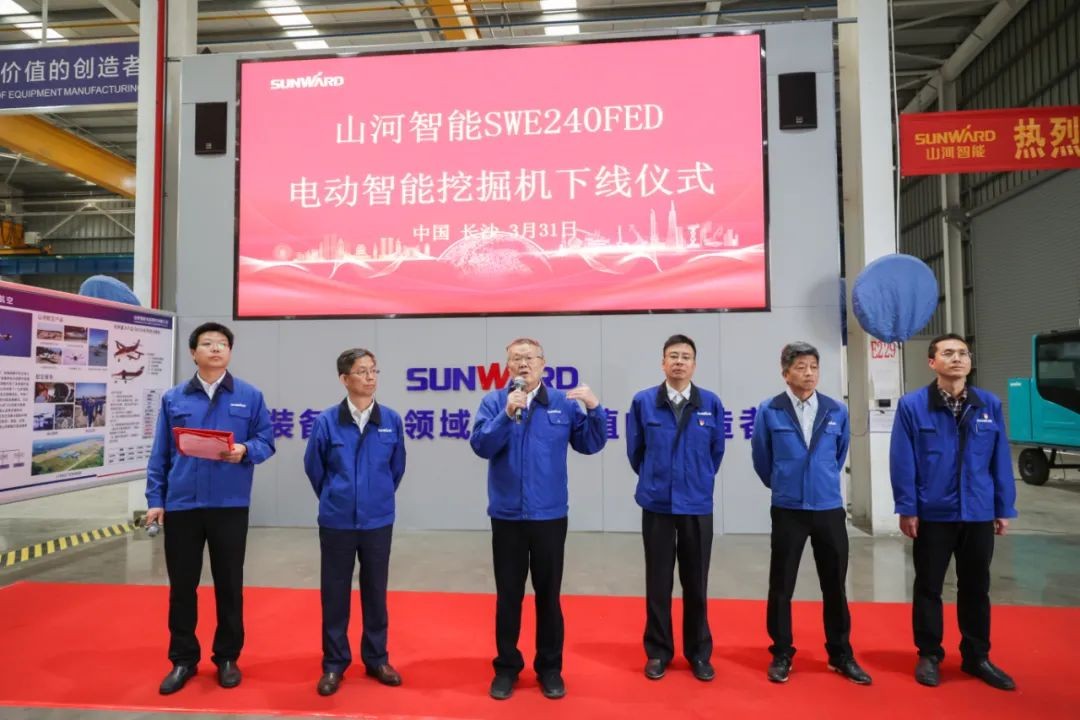 天下首台！恒峰g22智能SWE240FED电动智能挖掘机下线