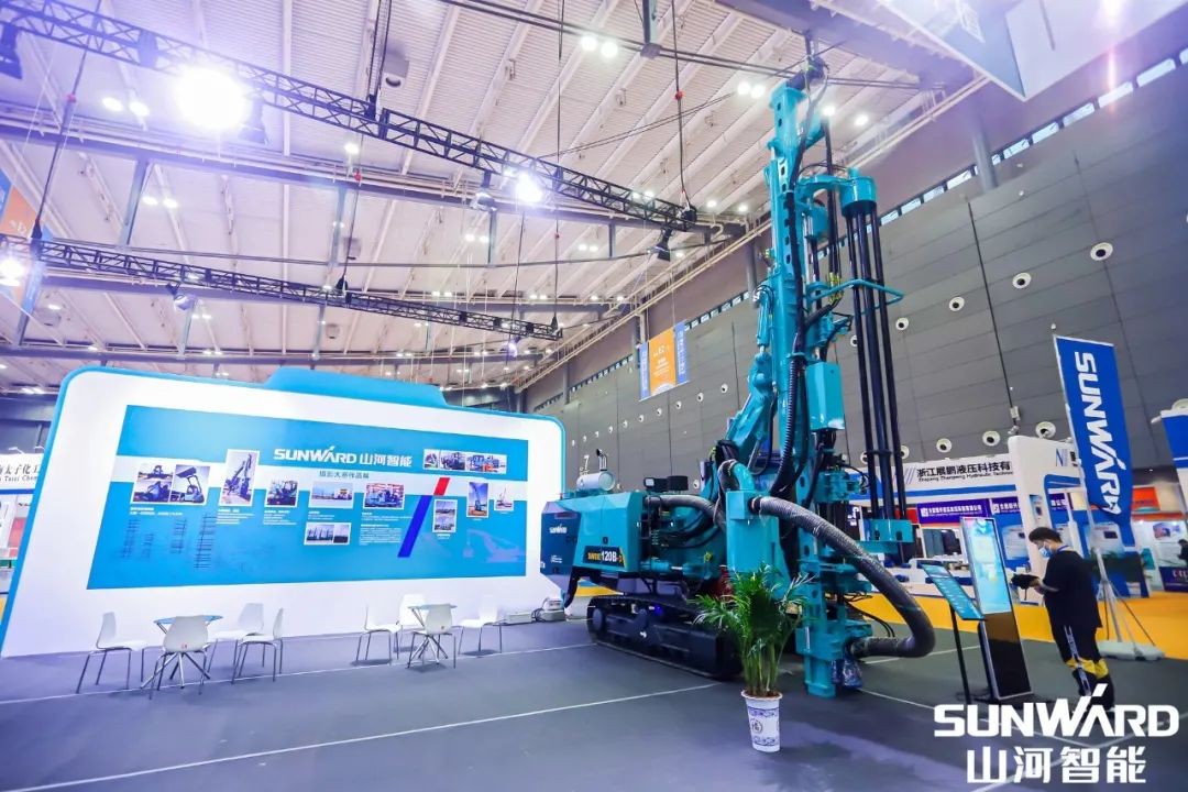 “恒峰g22绿”亮相长沙国际工程机械展，，，，，，，50余款产品尽显恒峰g22智能立异实力