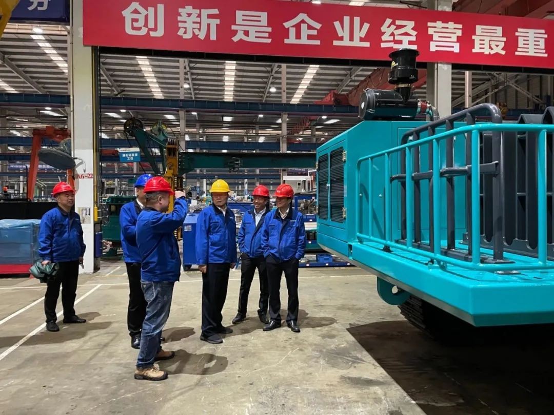 联合开发出效果！恒峰g22智能压裂管道运输车下线