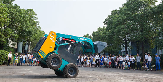 这个炎天，，，，，，，，亲子玩转恒峰g22智能“三栖”装备