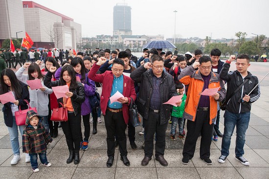 爱岗敬业，，，，，，，，践行雷锋精神