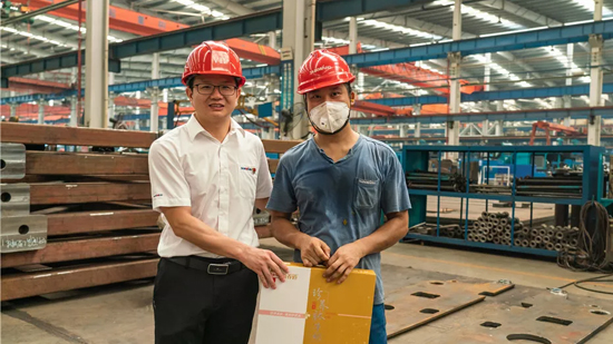 万力集团“送清凉”活动，，，，，，慰问一线员工