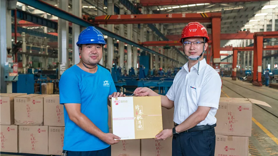 万力集团“送清凉”活动，，，，，，慰问一线员工