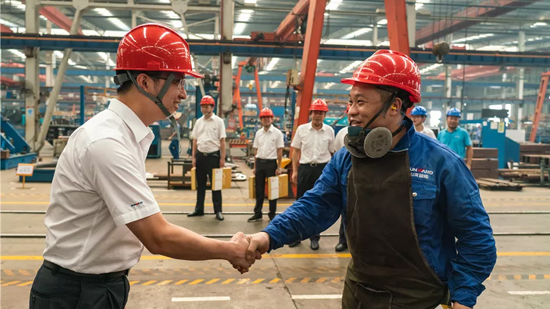 万力集团“送清凉”活动，，，，，，慰问一线员工