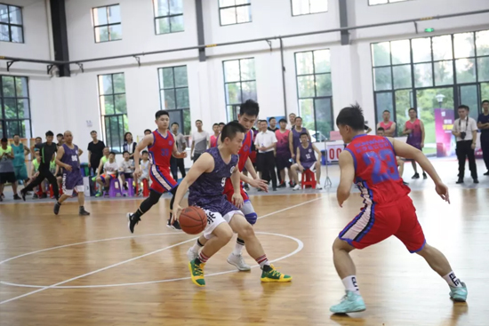 以球为媒，，，，，，，首届“恒峰g22杯”篮球约请赛架起政企连心桥