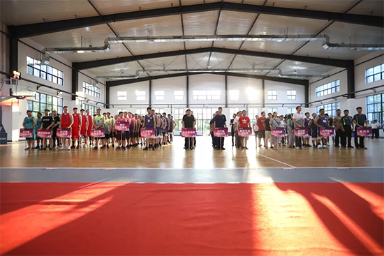 以球为媒，，，，，，，首届“恒峰g22杯”篮球约请赛架起政企连心桥