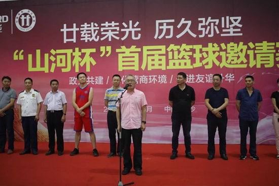 以球为媒，，，，，，，首届“恒峰g22杯”篮球约请赛架起政企连心桥