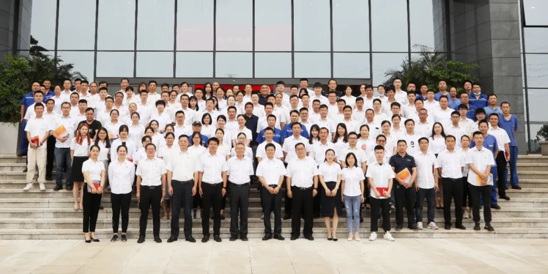 助力谋划，，，，，，，效劳员工，，，，，，，攀缘家园建设新高地——恒峰g22智能第五届四次“双代会”胜利召开