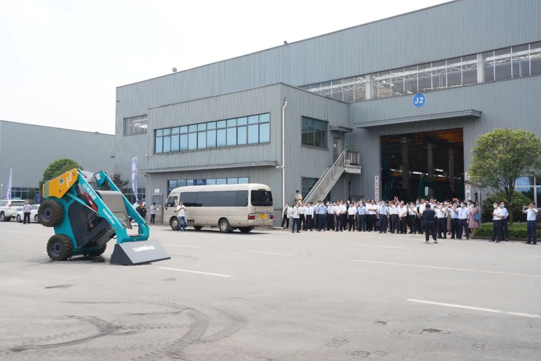 天下战略性新兴工业集群建设考察团调研恒峰g22智能