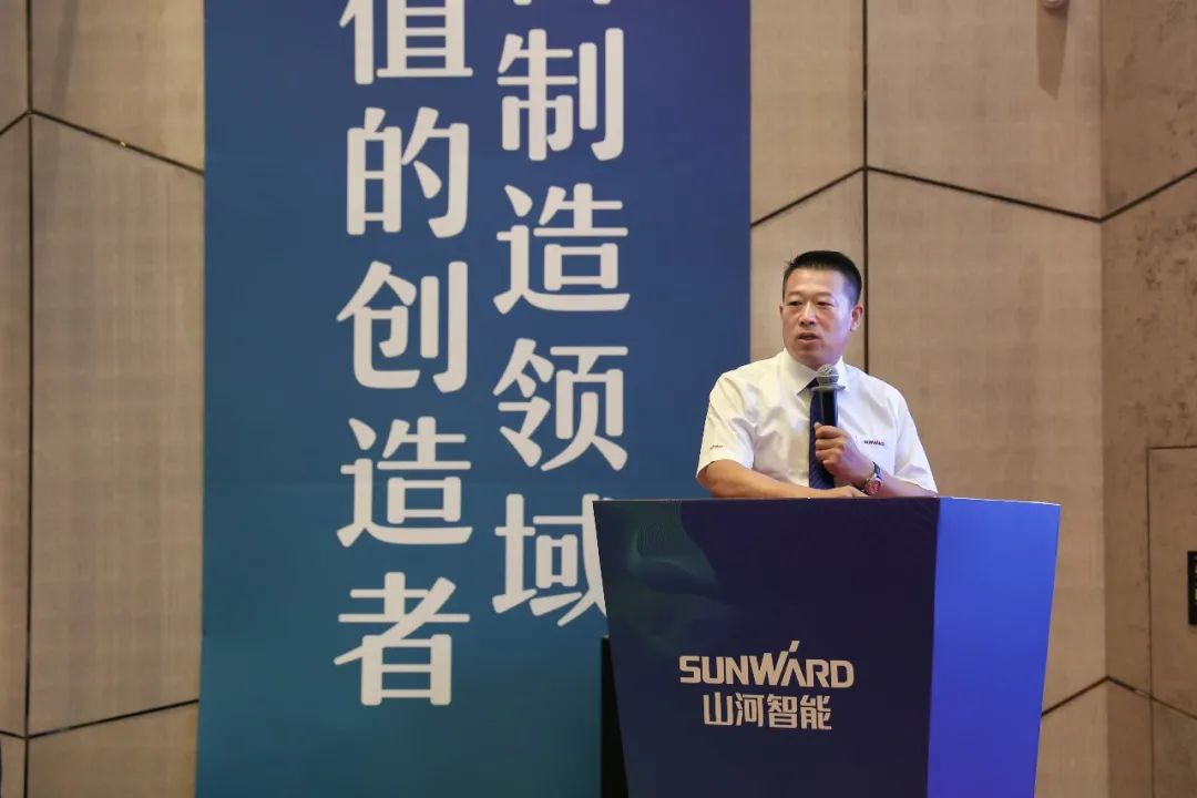 “同心同梦，，，，，，协力拼搏” ——恒峰g22智能2021年挖掘机经销商半年度谋划事情聚会圆满召开