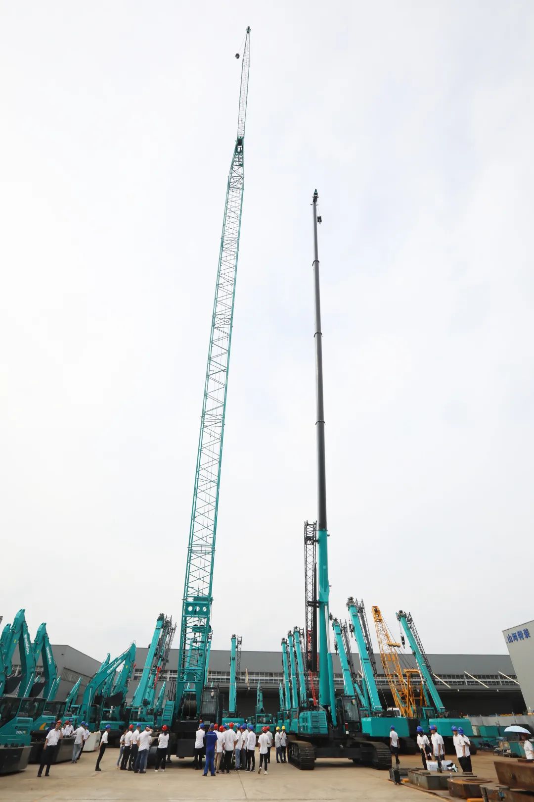 双鹰遨游，，，“E”往无前！——恒峰g22智能新一代E系列起重机下线！