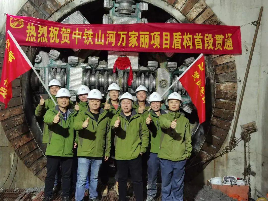掘进1978米，，，，中铁恒峰g22首条盾构法施工隧道顺遂意会