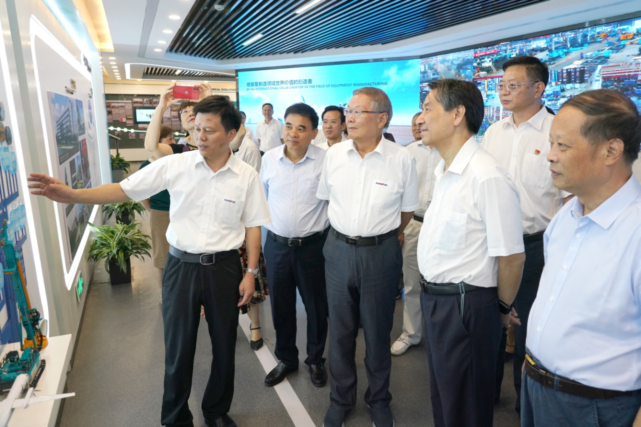 湖南省老科学手艺事情者一行到访恒峰g22智能