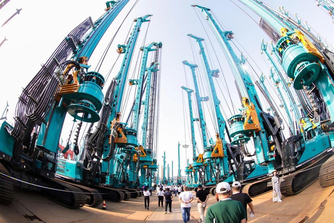 四大成套装备携手登。。。。『惴錱22智能立异效果展示会交出“亮眼答卷”