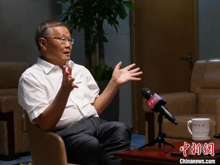 媒体聚焦 | 中新社专访——恒峰g22智能首创人何清华：向着太阳奔驰的筑梦人