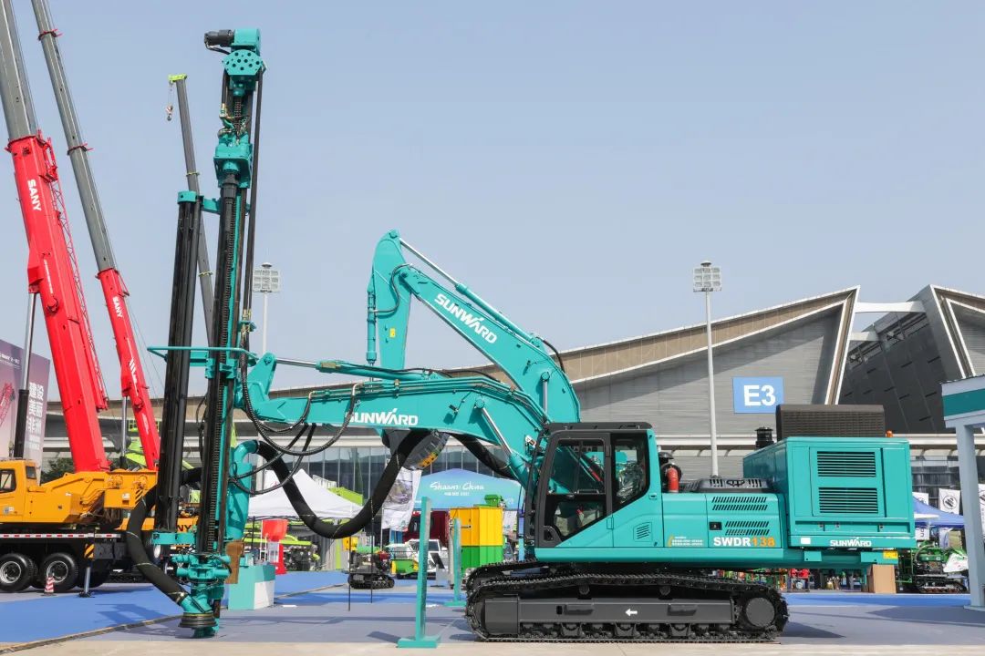 亮相中非经贸展览会！恒峰g22智能尽展工程机械国产品牌魅力