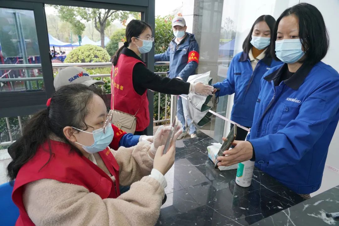 采样完成率近100%！恒峰g22智能第一时间开展全员核酸检测，，，，，，包管清静生产