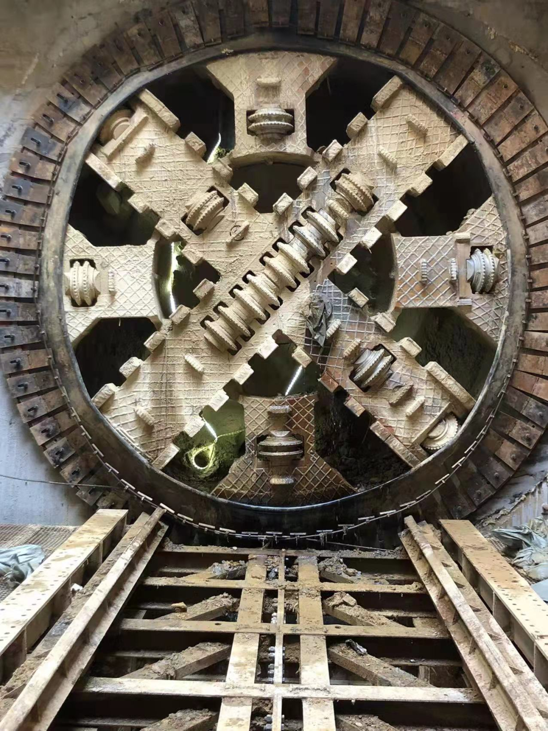 历时424天，，，，创下最高纪录！万家丽快速化刷新北延线（含电力隧道）全线意会