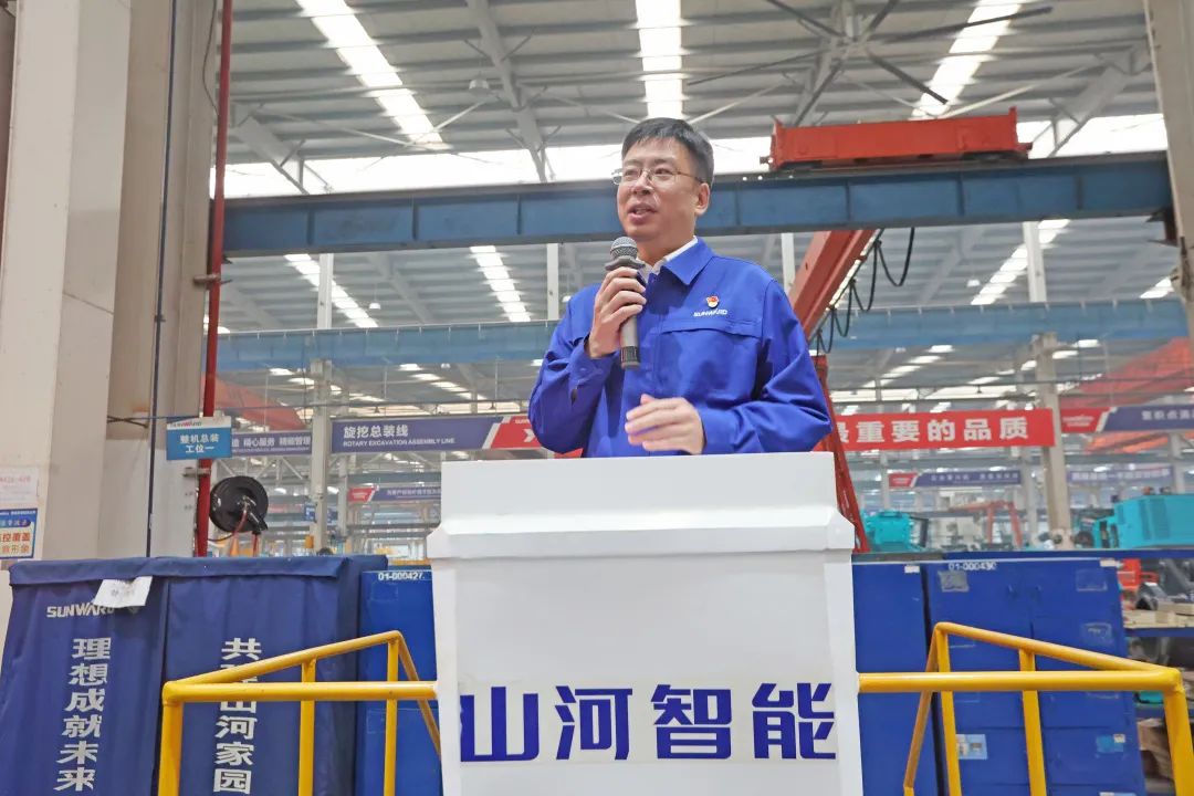 向模范学习！恒峰g22智能56名职工受到职工职业手艺竞赛表扬