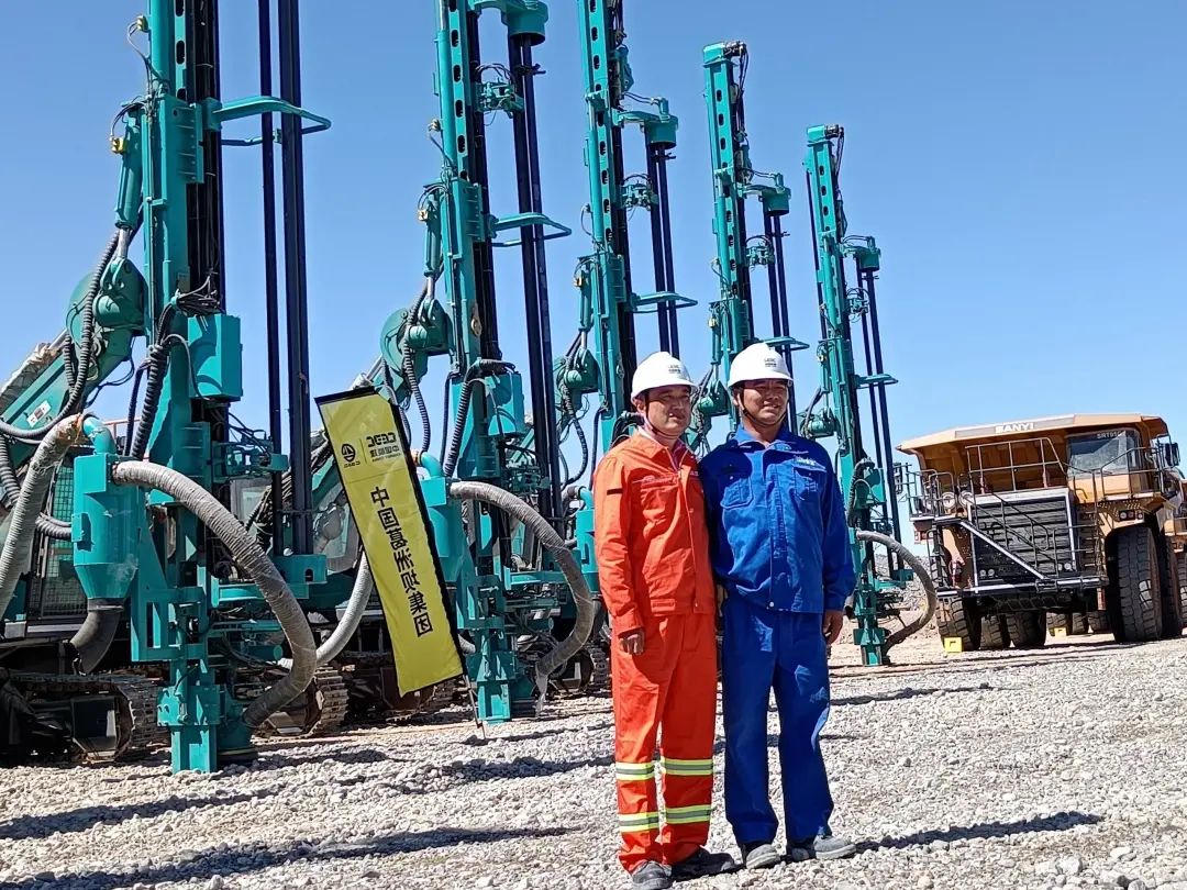 疫情当下，，，，，，，逆行非洲——恒峰g22智能凿岩装备团队外洋效劳纪实