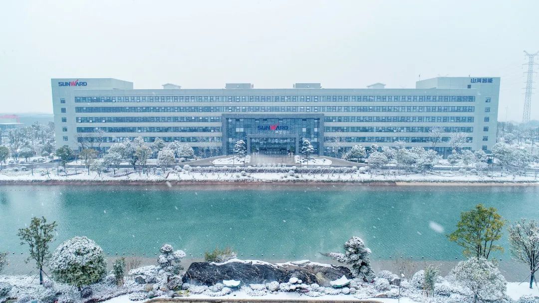 瑞雪兆有年，，，邀您共赏雪中恒峰g22！