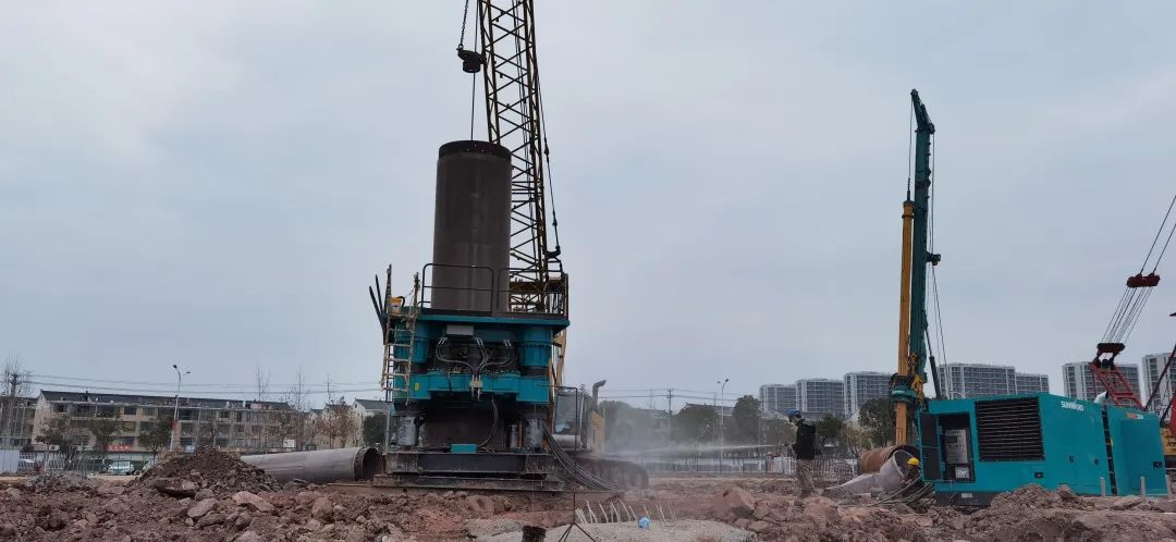 利器出击！恒峰g22智能SWRC260全回转全套管钻机乐成完成首钻
