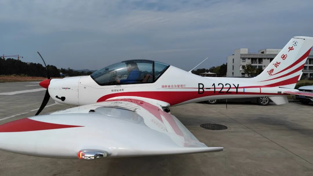 火情就是下令！湖南航空应抢救援队恒峰g22机组展现“恒峰g22速率”