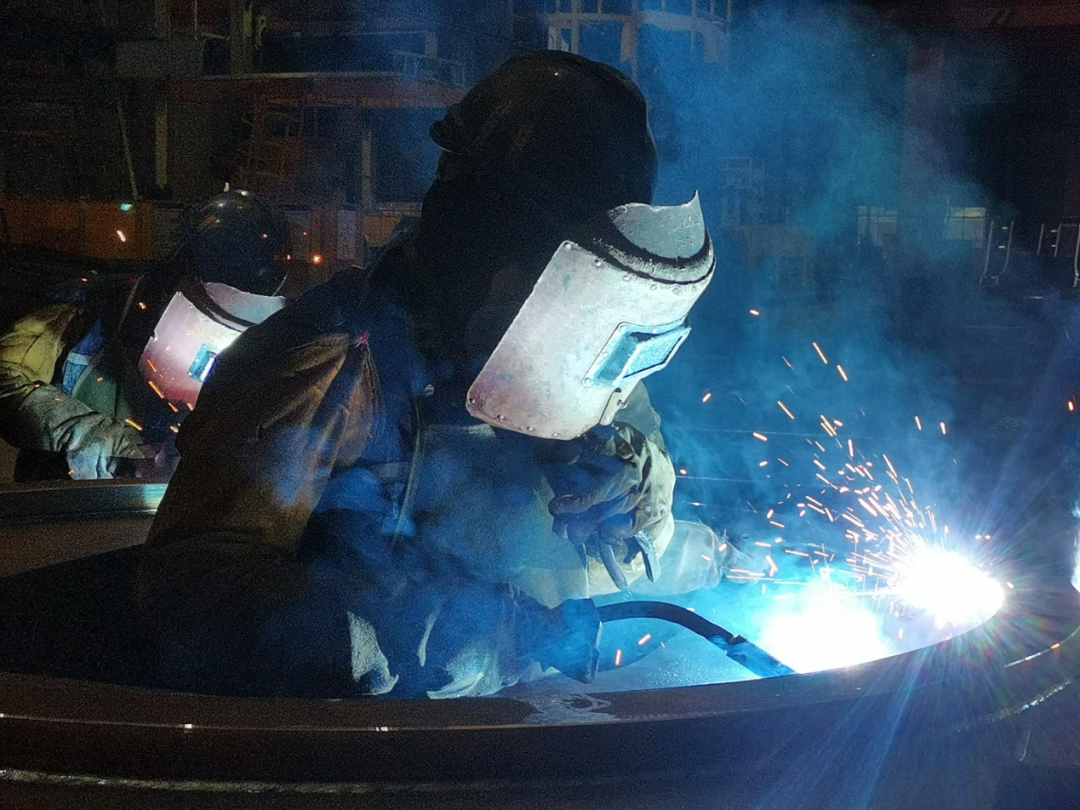 恒峰g22匠心 | 一把焊枪“点亮”绚烂人生