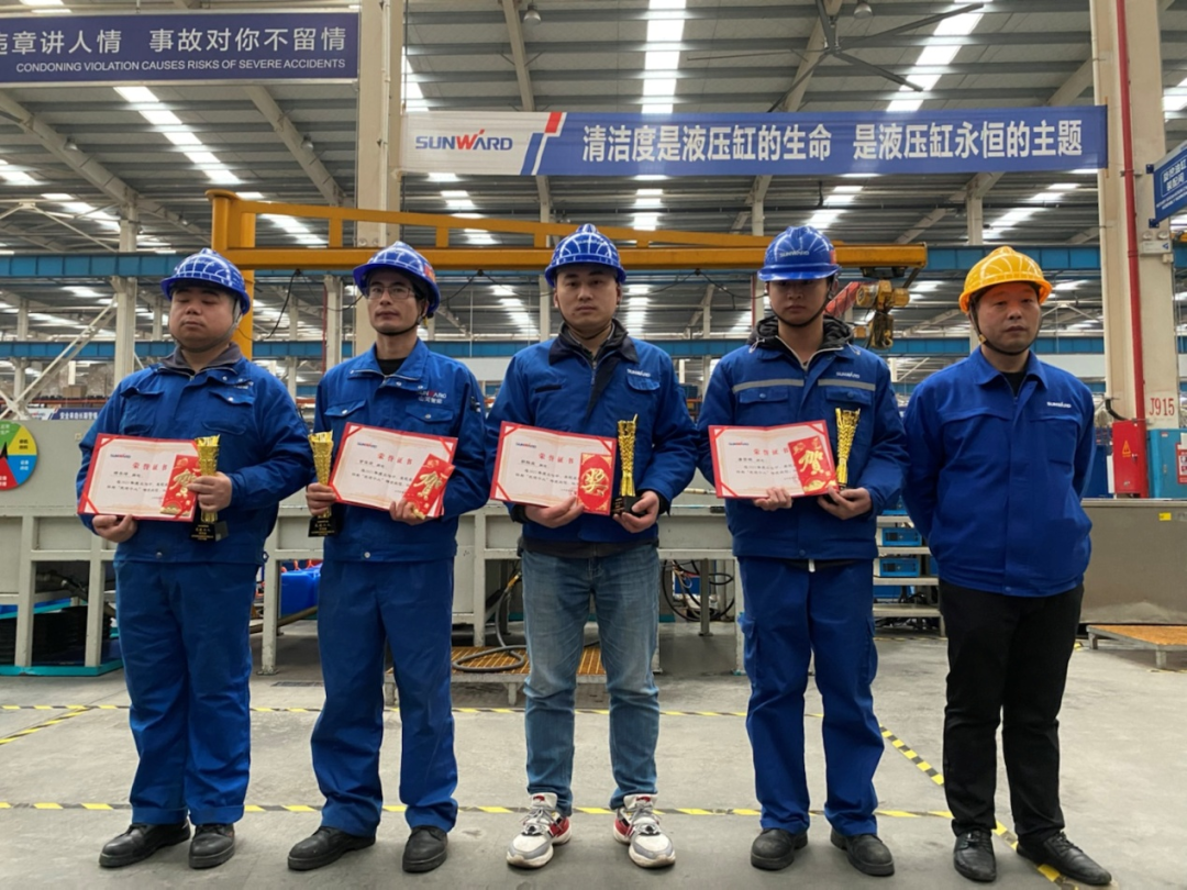 恒峰g22工匠 | “浪波”不言苦，，，，，，，，甘为“人梯”承大重