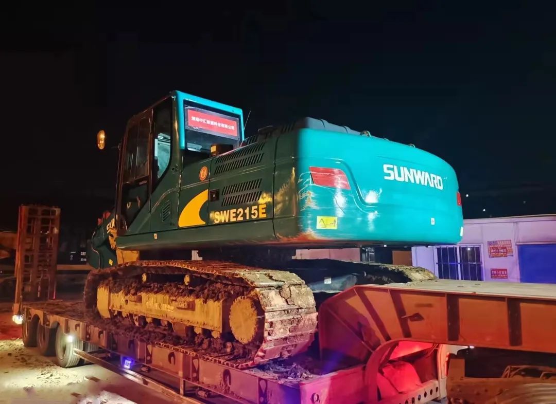 冲锋一线显继续！恒峰g22智能挖掘机助力长沙方舱医院建设