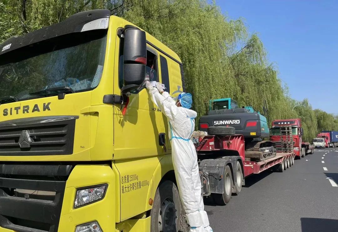 防疫、交机两手抓！恒峰g22智能挖掘机顺遂交付获好评