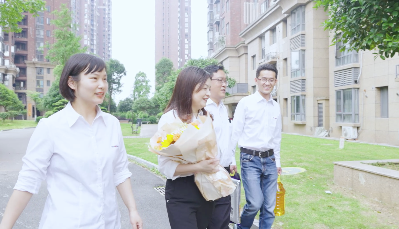 在母亲节，，，，向你们死后的妈妈送去“恒峰g22家园”的温暖