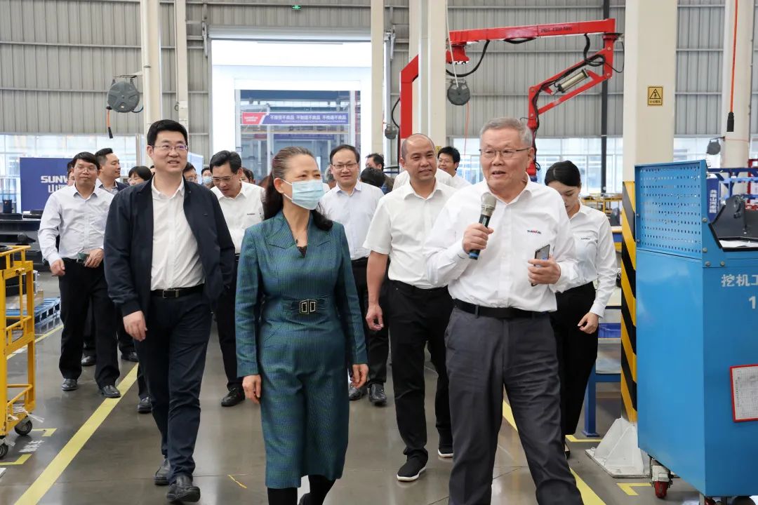 深化产学研相助！中南大学校长、中国工程院院士田红旗率团造访恒峰g22智能