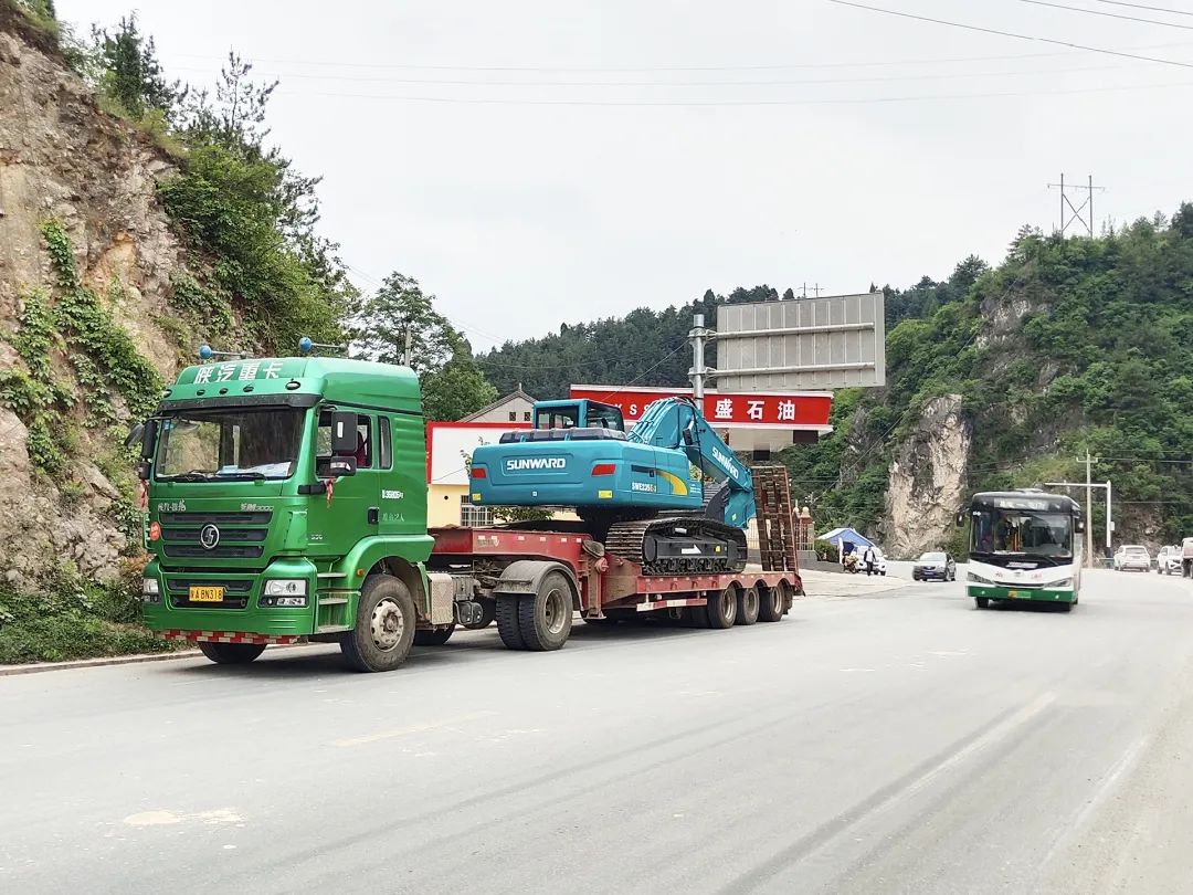 三员恒峰g22挖机“悍将”收服“铁粉”一枚，，，凭什么？？？？？？