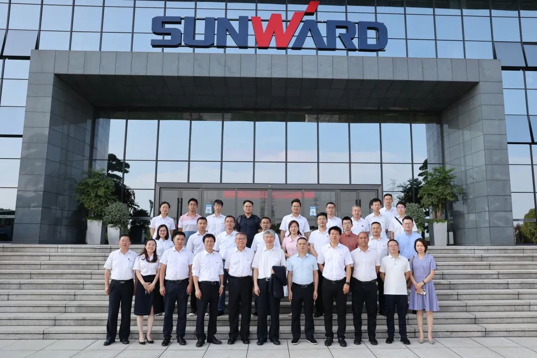 立异引领，，，智造未来！“2022院士专家长沙行”高端装备高质量生长钻研会盛大举行