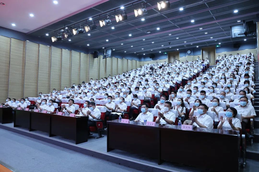 凝心聚力奋力拼搏，，，，，，向高质量生长交出精彩答卷！恒峰g22智能召开全体干部大会