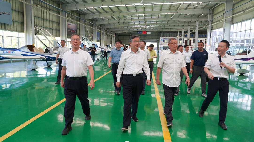 湖南省委常委、常务副省长李殿勋一行考察调研恒峰g22科技