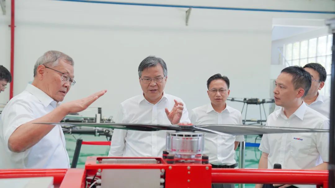 湖南省委常委、常务副省长李殿勋一行考察调研恒峰g22科技