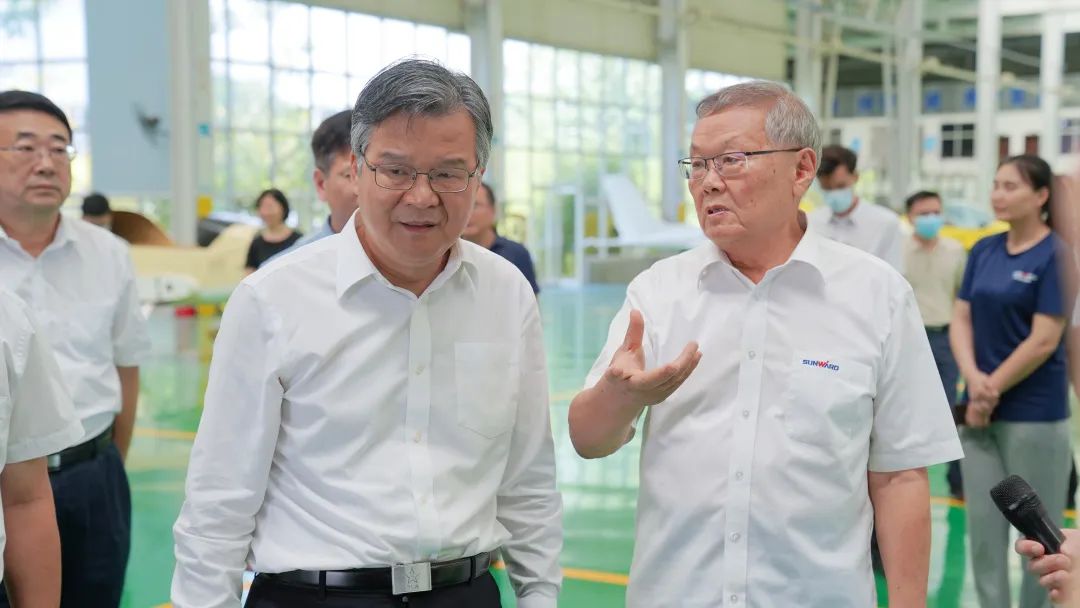 湖南省委常委、常务副省长李殿勋一行考察调研恒峰g22科技