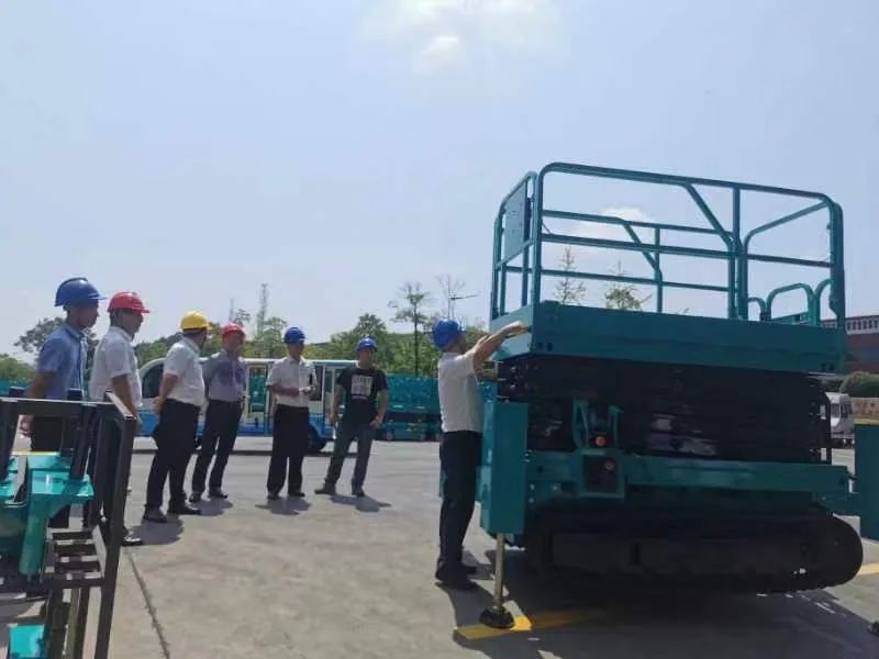 加速电动化产品结构，，，，，，，恒峰g22智能第一款履带剪叉式高空作业平台来了！