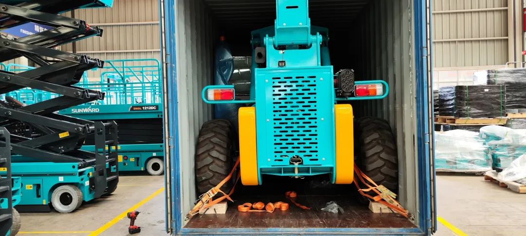 单笔采购金额万万元！恒峰g22智能伸缩臂叉装车批量出口