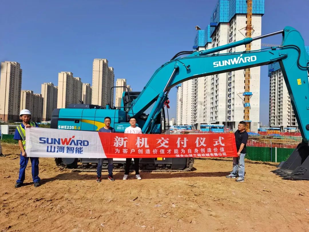 全款拿下！恒峰g22智能挖掘机奔赴工地一线