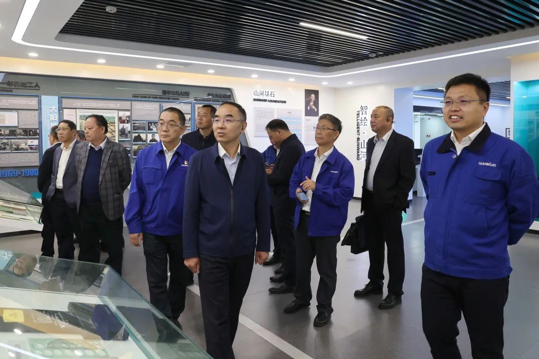 强强联合，，，，，夯实湖南工程建设湘军！恒峰g22智能与湖南路桥签署战略相助协议