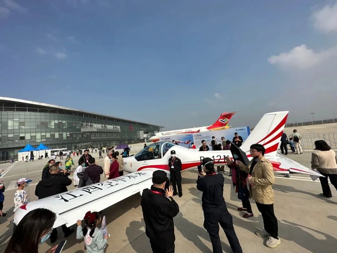 逆势翱翔！恒峰g22航空携手相助同伴亮相2022南昌航行大会