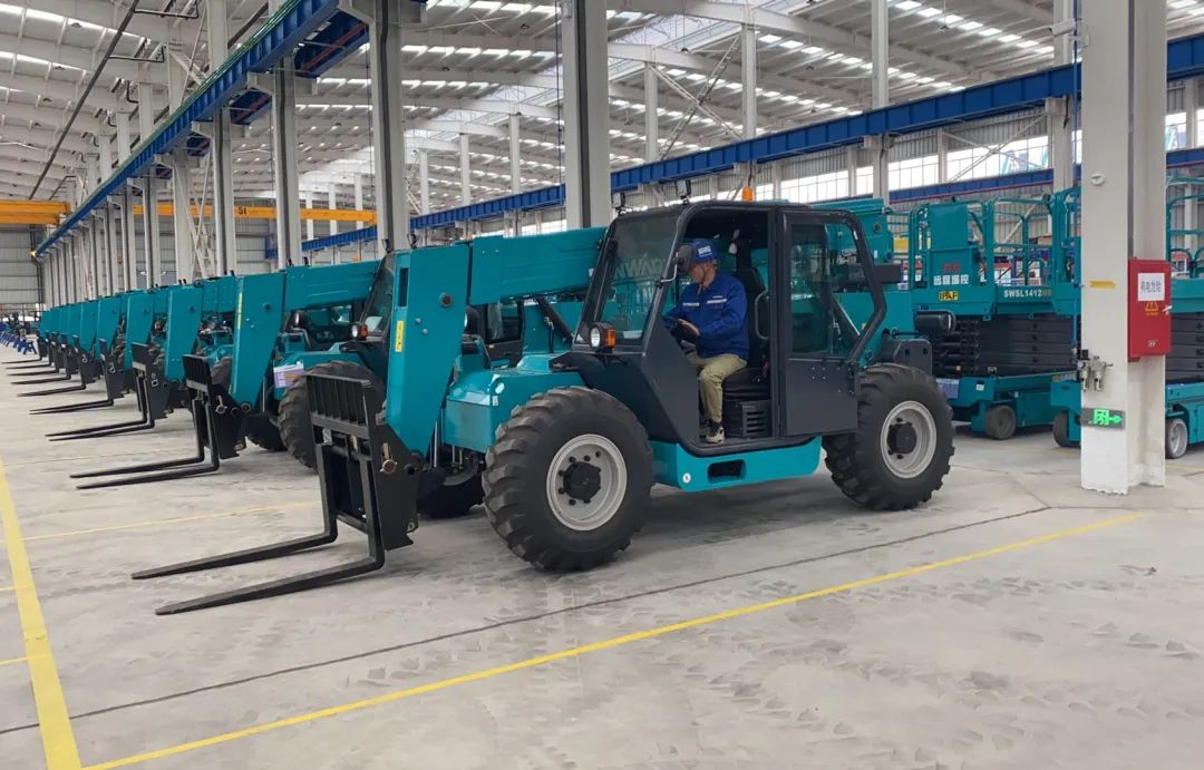 吹响复工“冲锋号”，，，，，全力冲刺“开门红”！恒峰g22智能高空机械复工复产举行时